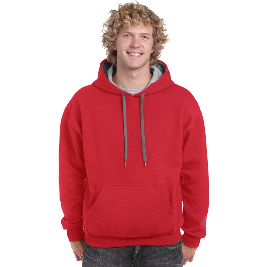 Rode hoodie met grijze capuchon