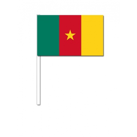 10 zwaaivlaggetjes Kameroen 12 x 24 cm