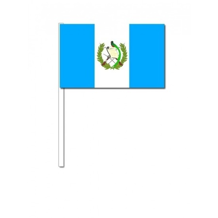 100x Guatemalaanse zwaaivlaggetjes 12 x 24 cm
