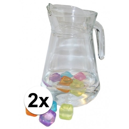 2 stuks glazen waterschenkkannen 1,3 liter