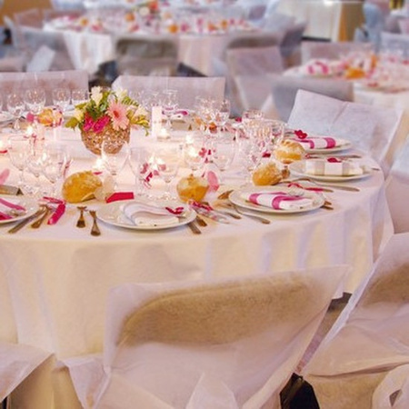 2x Wedding white round tablecloths/tables linnen 240 cm non woven polypropylene