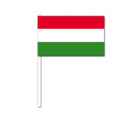 50 Hongaarse zwaaivlaggetjes 12 x 24 cm