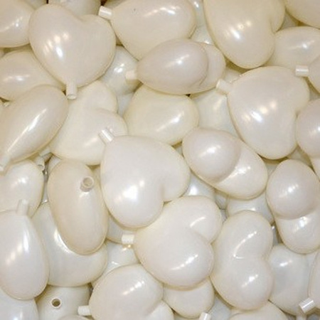 75x White plastic hearts decorations 9 cm