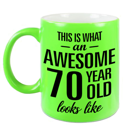 Awesome 70 year cadeau mok / beker neon groen 330 ml