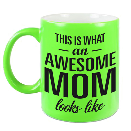 Awesome mom cadeau mok / beker neon groen voor Moederdag 330 ml