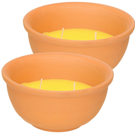2x Citronella candles in a terracotta pot