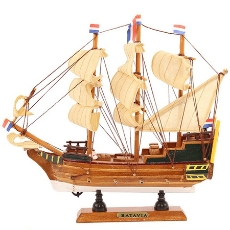 Decoration miniature model sailing yacht/boat Batavia 24 cm
