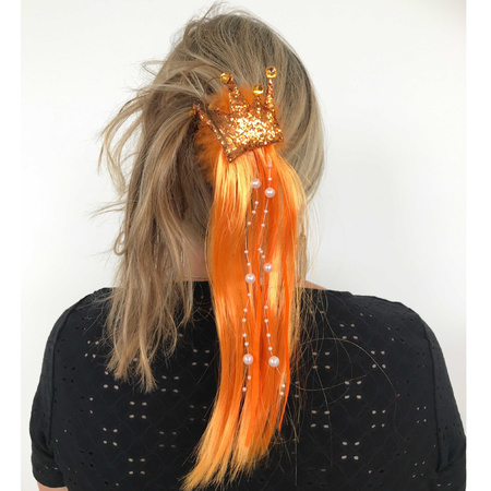 Haarklem met kroontje, kralen en oranje haarpluk 32 cm verkleedaccessoires
