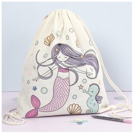 Coloring backpack mermaid with textilemarkers