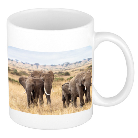 Kudde Afrikaanse olifanten in de Savanne dieren mok / beker wit 300 ml 