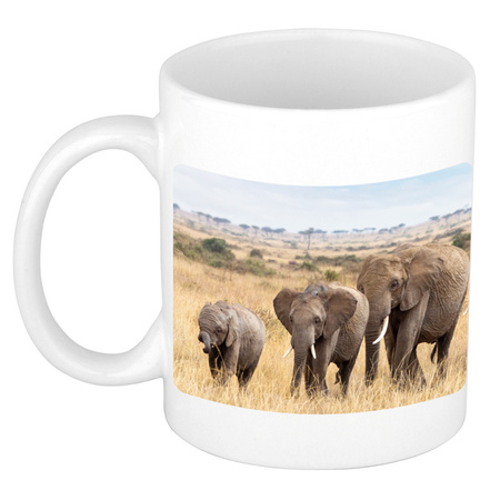 Kudde Afrikaanse olifanten in de Savanne dieren mok / beker wit 300 ml 