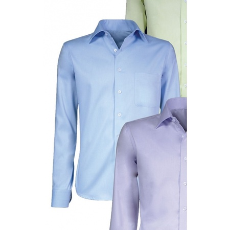 Light blue mens shirt with long sleeves and a body-fit