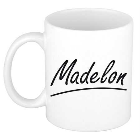 Naam cadeau mok / beker Madelon met sierlijke letters 300 ml