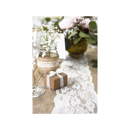 Pack of 4x pieces burlap table runners 28 x 275 cm with white lace