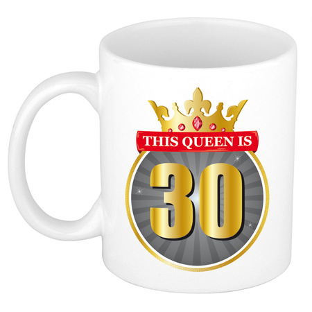 This queen is 30 verjaardag cadeau mok / beker 30 jaar wit 
