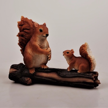 Tuin/huiskamer deco beeldje - eekhoorns op boomstam - 24 x 10 x 18 cm