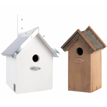Voordeelset van 2x stuks houten vogelhuisjes/nestkastjes wit en houtkleur