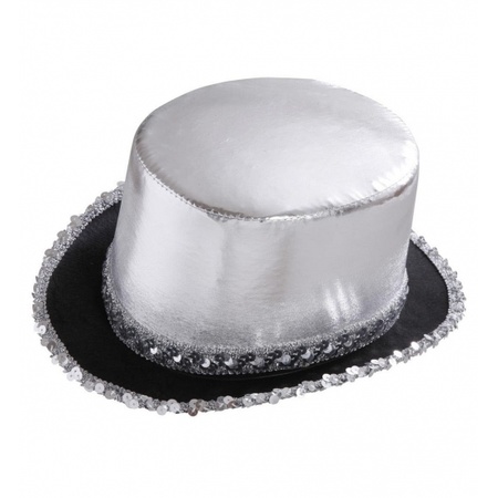 Silver top hat 