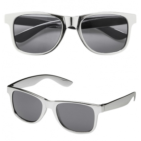 Sunglasses with silver frame